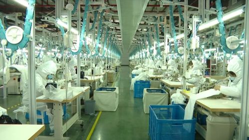 服裝廠緊急轉(zhuǎn)產(chǎn)防護(hù)服，員工傾情奉獻(xiàn)共克時(shí)艱